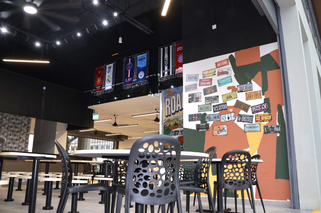 Expansive seating area in a modern food court